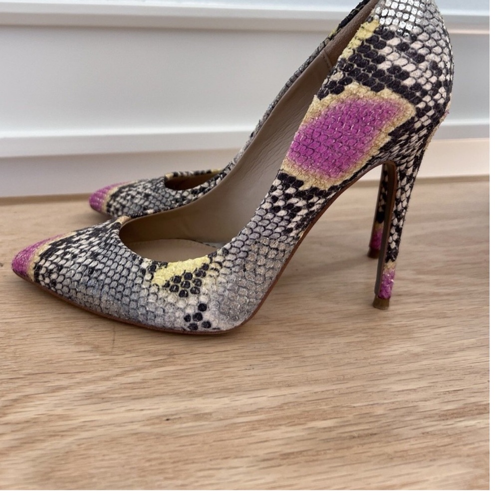 Sam Edelman pointy Toe Vibrant Snake Print Heels in Gray, Lilac and Yellow. Sz 7 - Picture 3 of 10